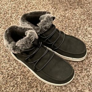 Hey dude boots. Size8